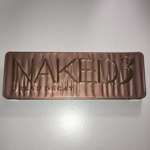 BARELY USED NAKED 3 PALATE